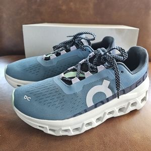 On Cloudmounster women's size 7